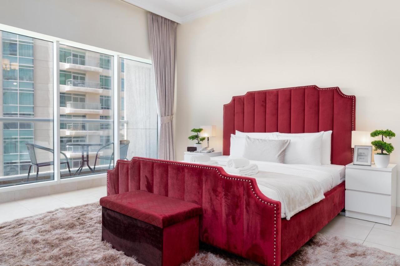 Spacious 2 Beds 5 Min Walk From Mall With Brand New Gym And Rooftop Swimming Pool *