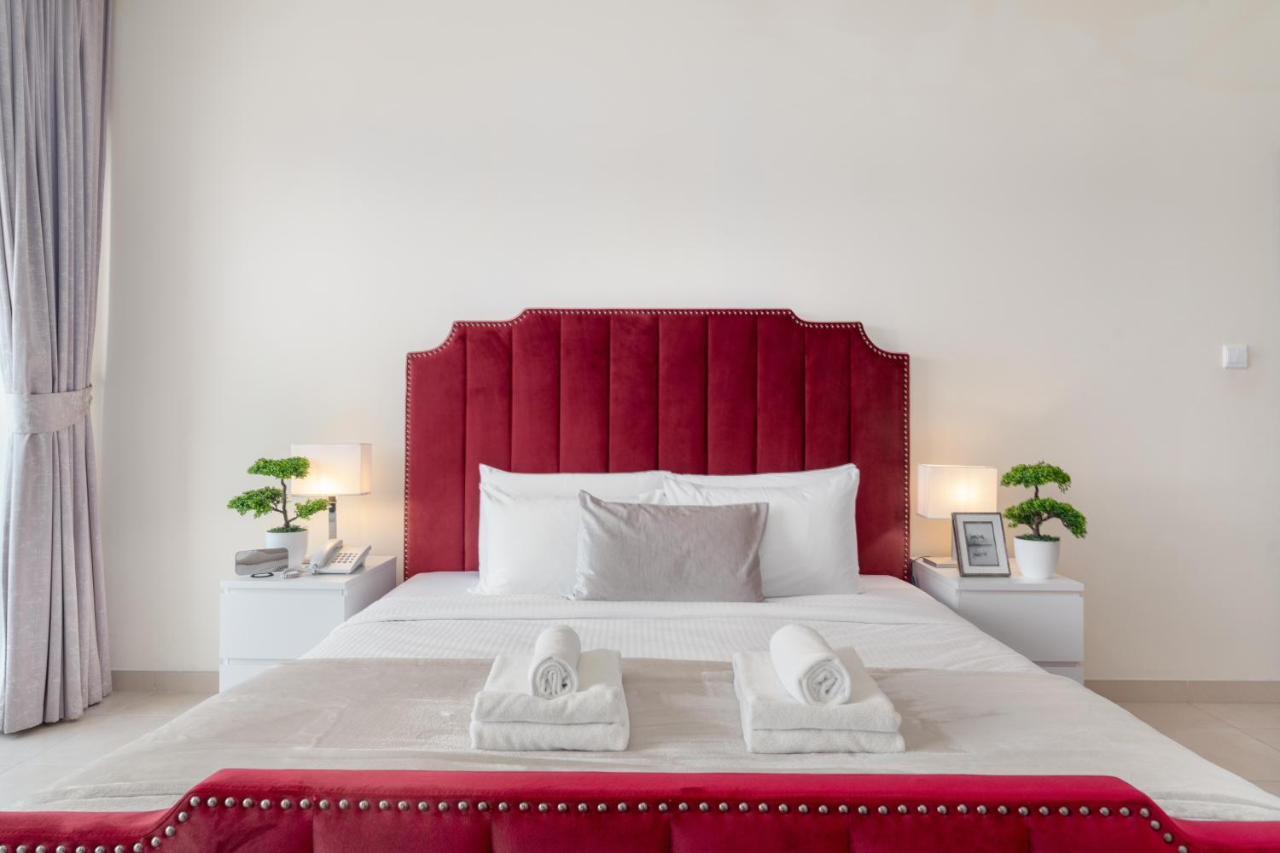 Apartment Spacious 2 Beds 5 Min Walk From Mall With Brand New Gym And Rooftop Swimming Pool