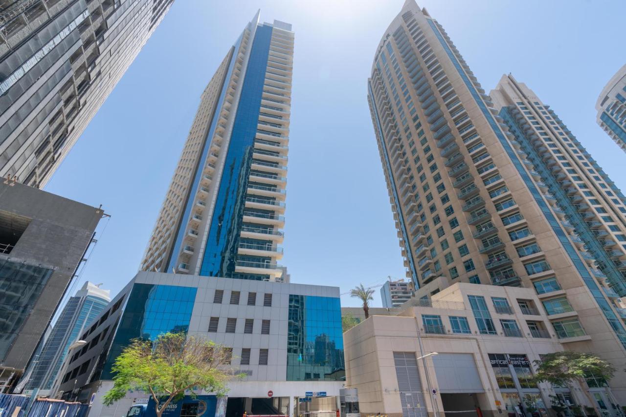 Spacious 2 Beds 5 Min Walk From Mall With Brand New Gym And Rooftop Swimming Pool * Dubai