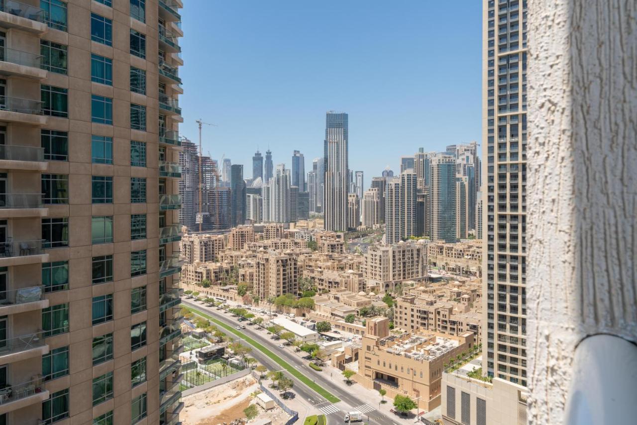 Apartment Spacious 2 Beds 5 Min Walk From Mall With Brand New Gym And Rooftop Swimming Pool