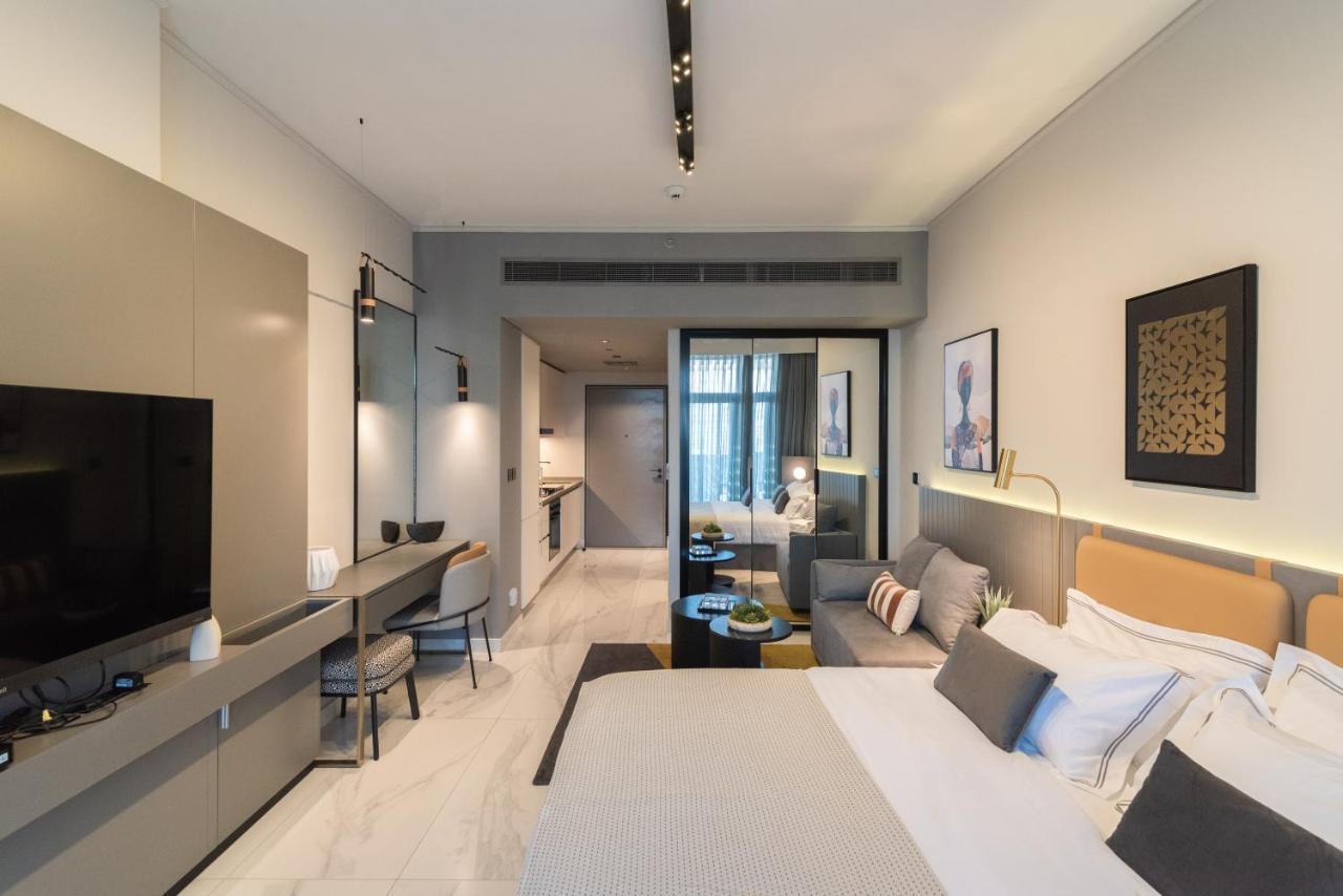Superb Canal View Studio - Grandeur Homes Apartment