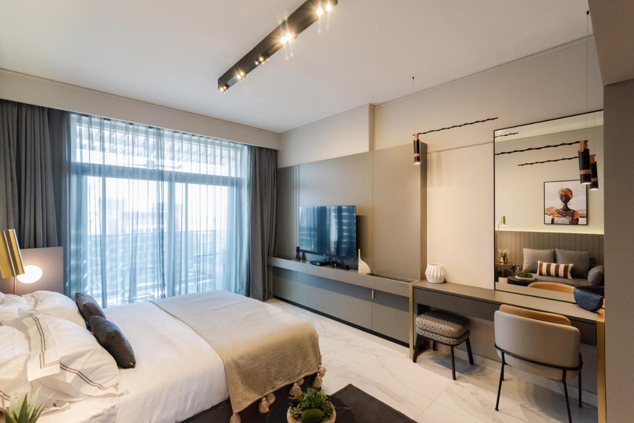 Superb Canal View Studio - Grandeur Homes