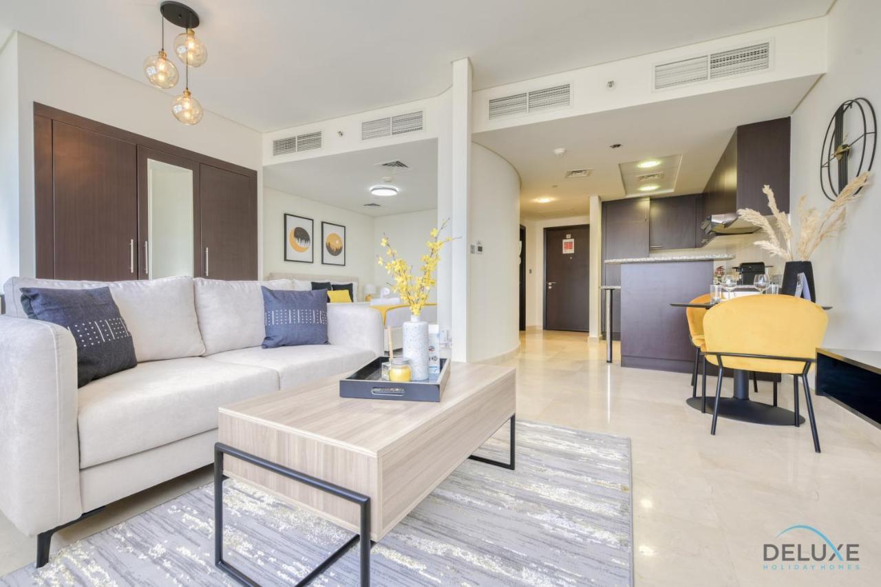 Affordable Luxury Modern 1br With Pool & Balcony By Deluxe Homes Apartment