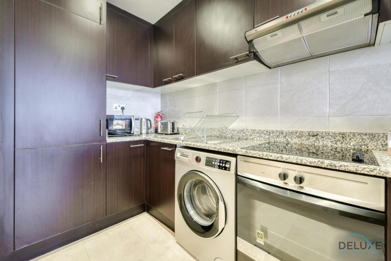 Apartment Affordable Luxury Modern 1br With Pool & Balcony By Deluxe Homes