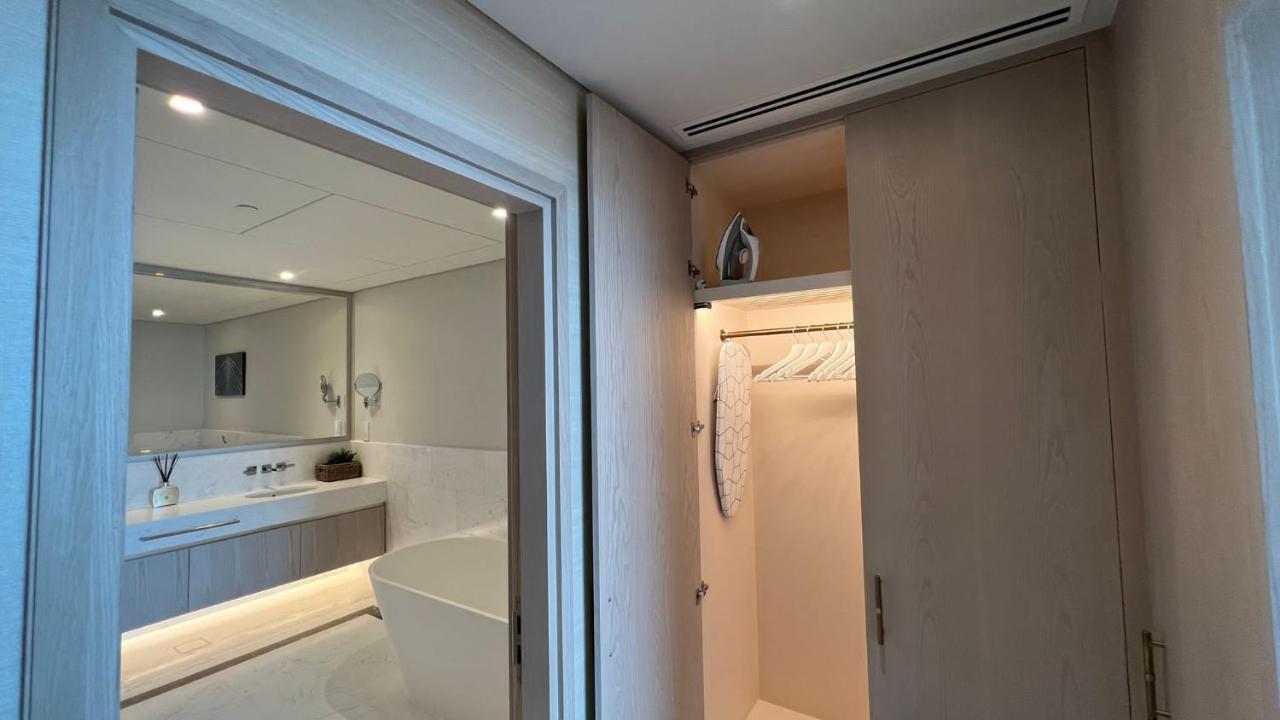 Apartment The Palm Tower - St Regis - The Palm - - Free Airport Pickup Dubai