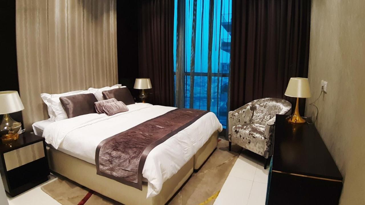 King Suite-Burj Khalifa 5 Min Walking From Dubai Mall Apartment
