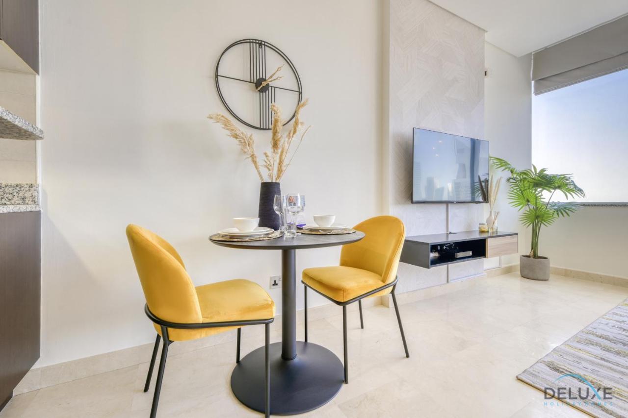 Affordable Luxury Modern 1br With Pool & Balcony By Deluxe Homes Apartment