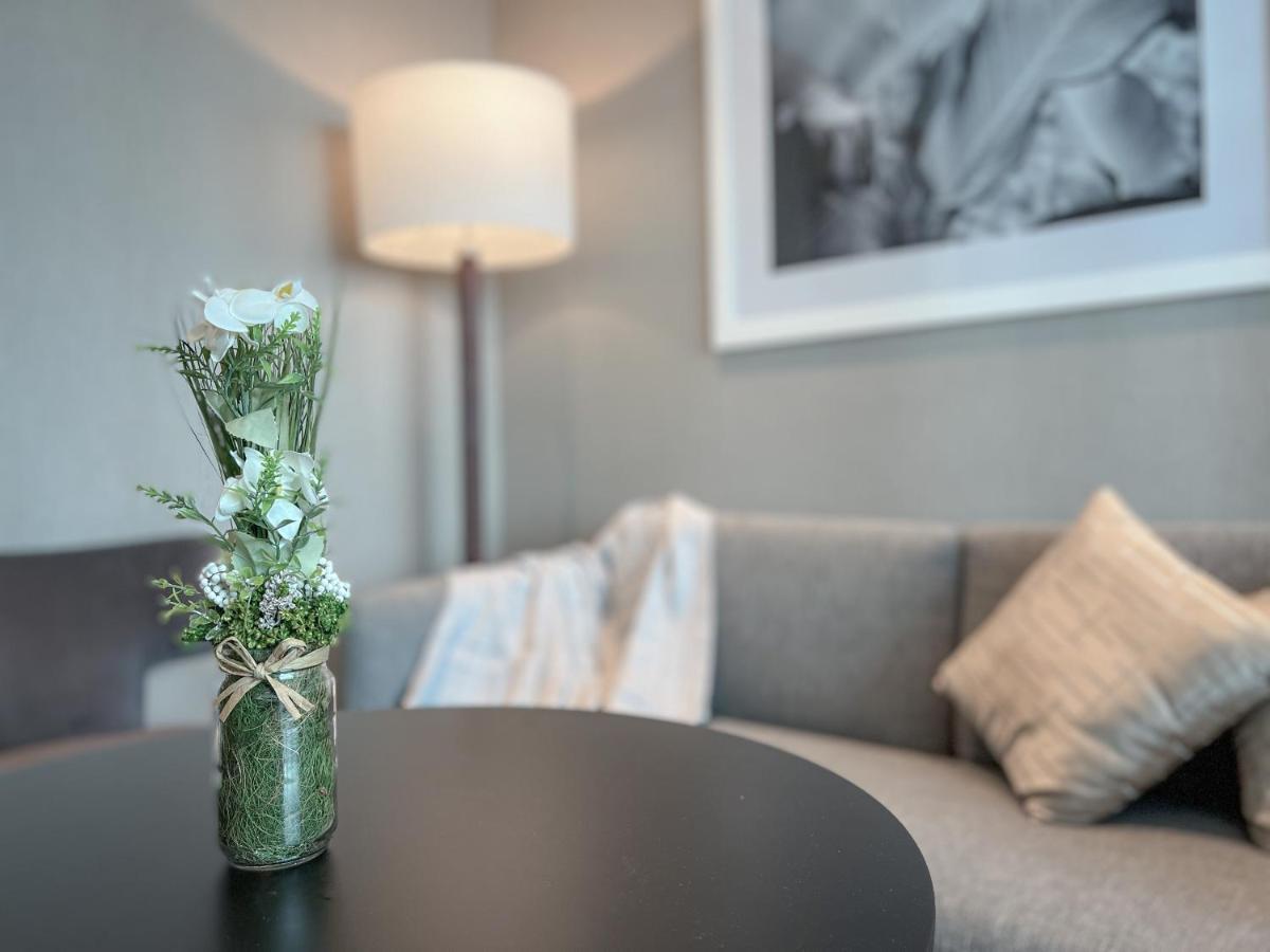 Apartment 5-star Luxury Studio Near Burj Khalifa Amazing Canal & Views! *