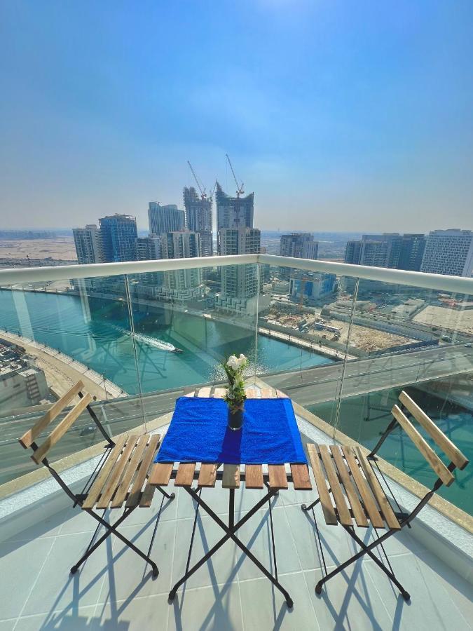 5-star Luxury Studio Near Burj Khalifa Amazing Canal & Views! Apartment