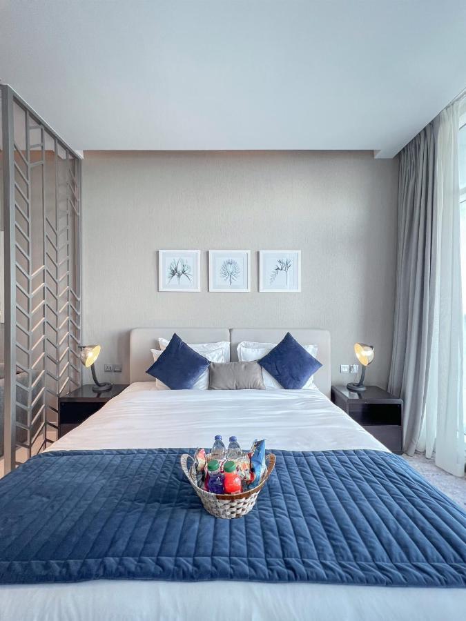 Apartment 5-star Luxury Studio Near Burj Khalifa Amazing Canal & Views! Dubai