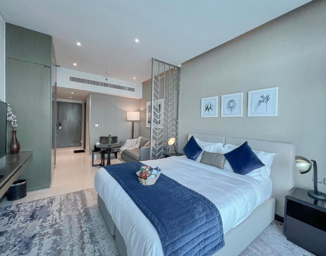 5-star Luxury Studio Near Burj Khalifa Amazing Canal & Views! Dubai