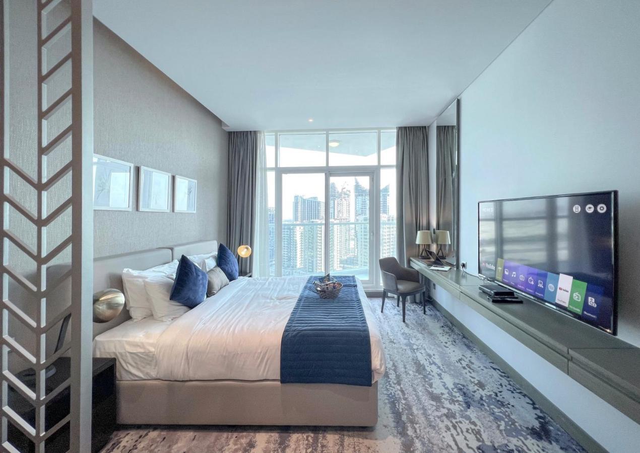 5-star Luxury Studio Near Burj Khalifa Amazing Canal & Views!