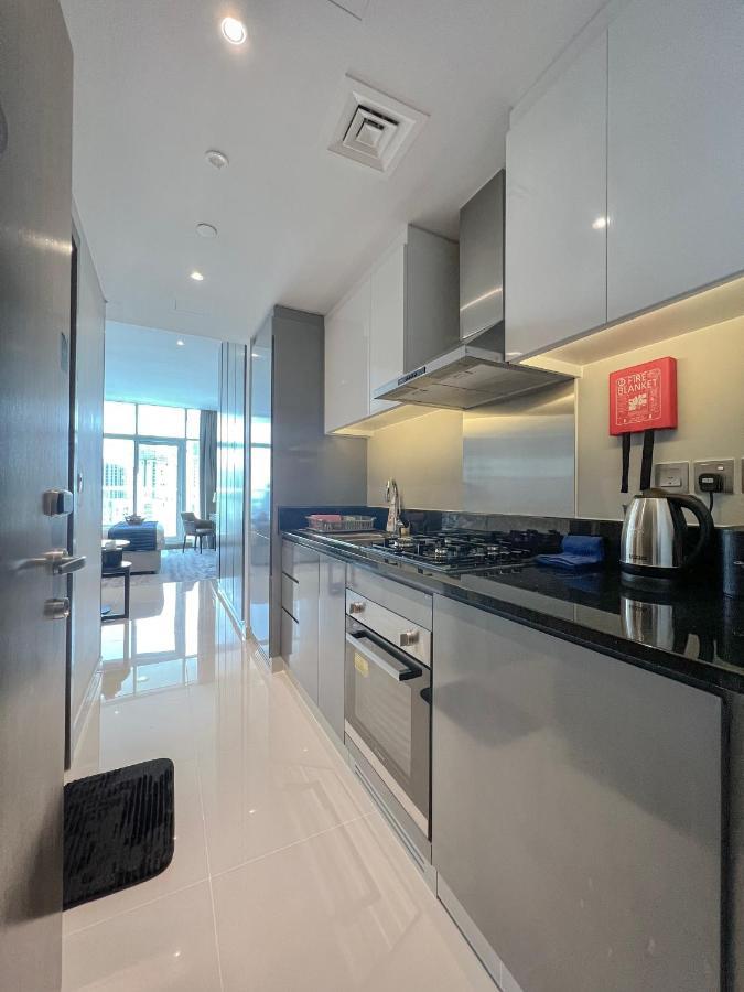 Apartment 5-star Luxury Studio Near Burj Khalifa Amazing Canal & Views! *