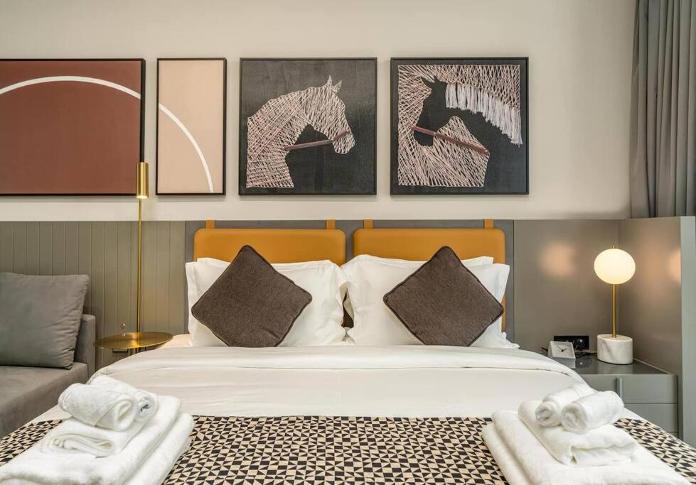 Urban King Bed With Burj Khalifa View & Mall Apartment