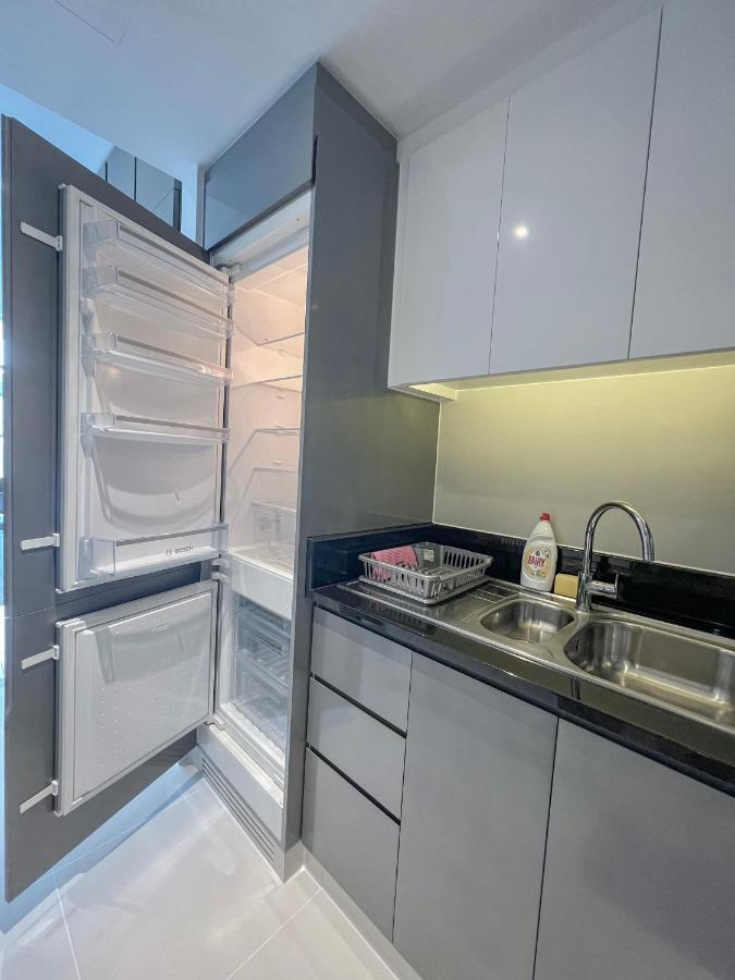 5-star Luxury Studio Near Burj Khalifa Amazing Canal & Views! Apartment