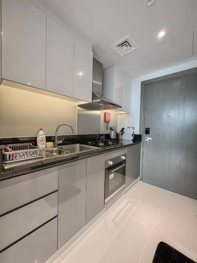 5-star Luxury Studio Near Burj Khalifa Amazing Canal & Views! Apartment