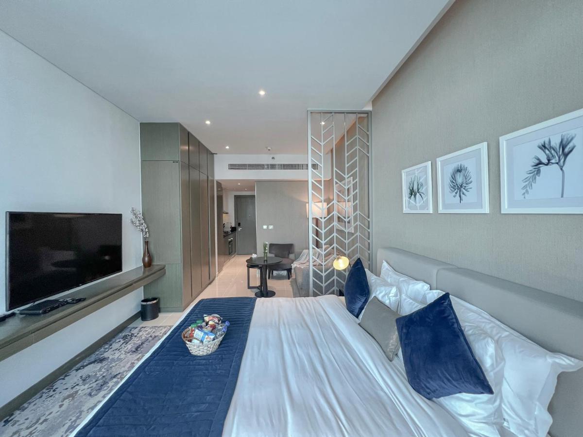 5-star Luxury Studio Near Burj Khalifa Amazing Canal & Views! Apartment *