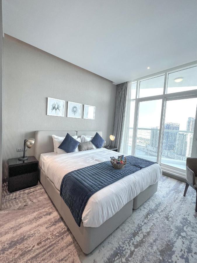 Apartment 5-star Luxury Studio Near Burj Khalifa Amazing Canal & Views!