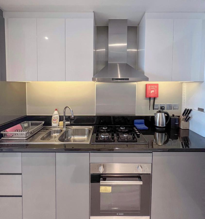 Apartment 5-star Luxury Studio Near Burj Khalifa Amazing Canal & Views! *