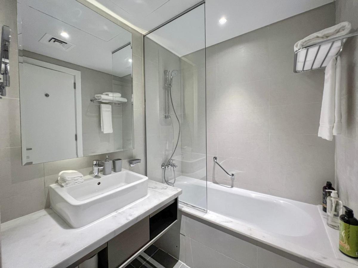 5-star Luxury Studio Near Burj Khalifa Amazing Canal & Views! * Dubai