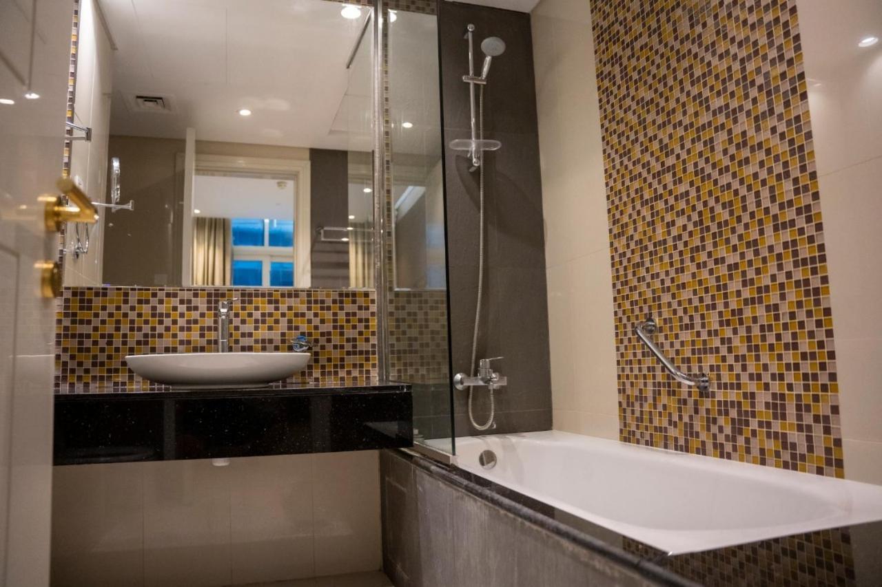 King Suite-Burj Khalifa 5 Min Walking From Dubai Mall Apartment *