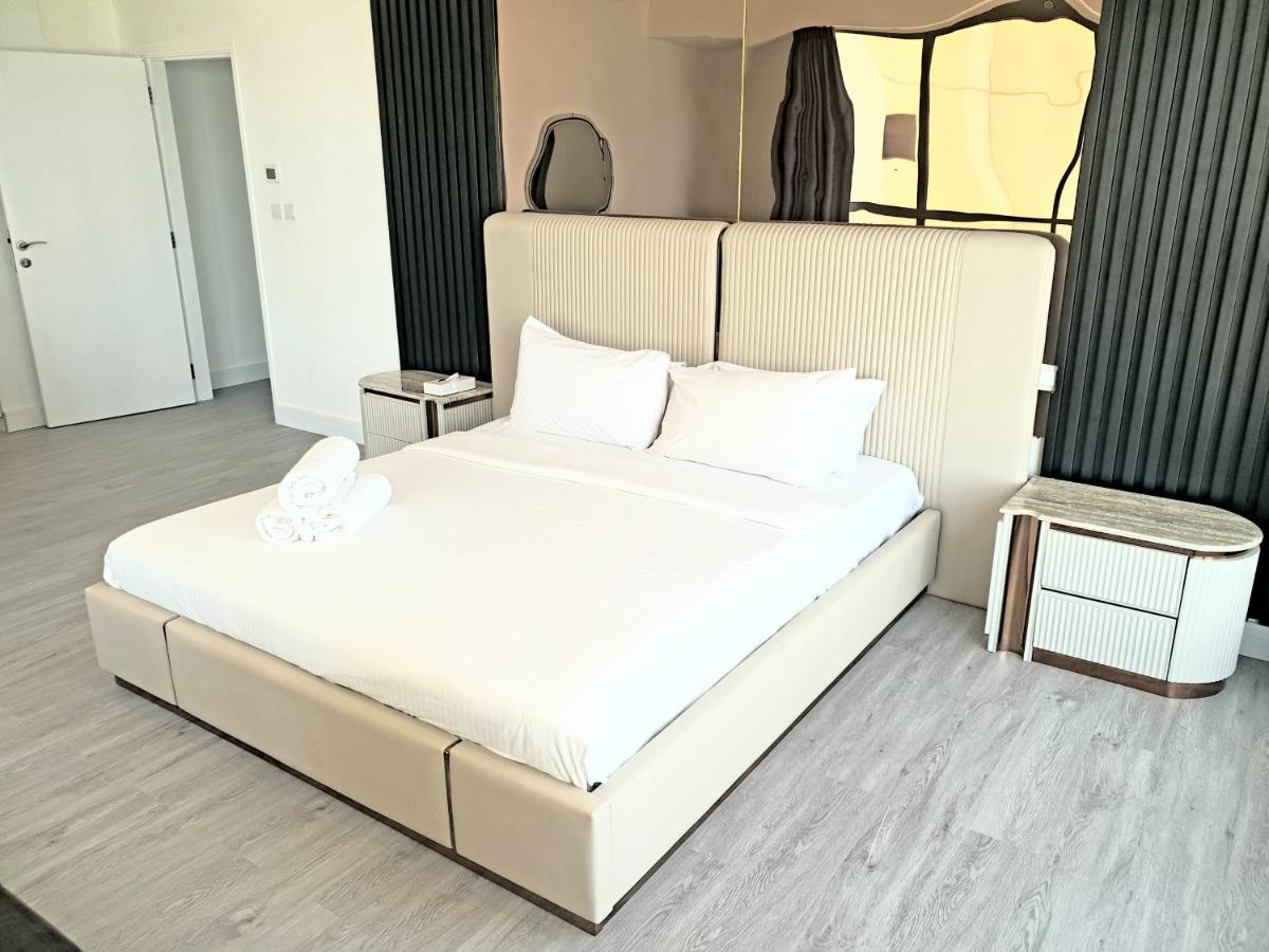 Modern Panoramic Sea View 3br On Jbr Walk Apartment *