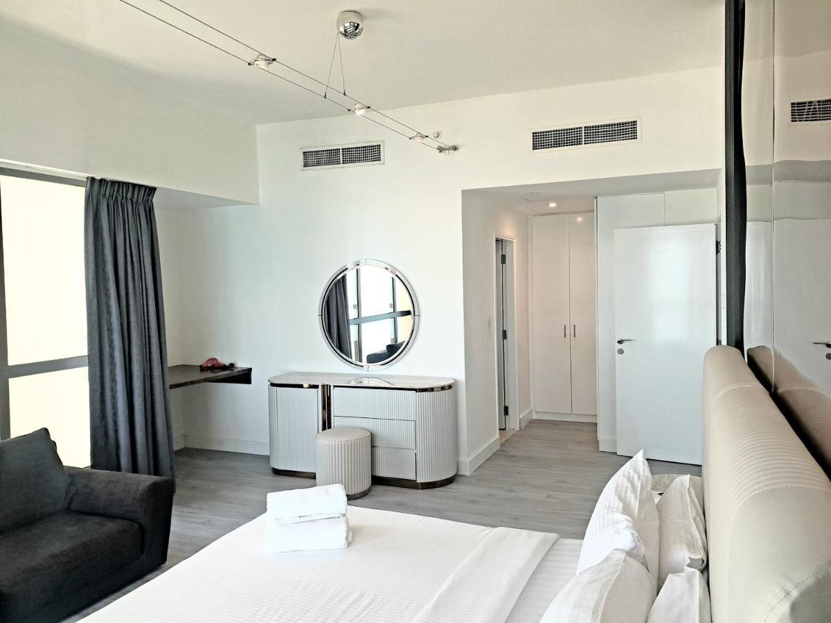 Modern Panoramic Sea View 3br On Jbr Walk *