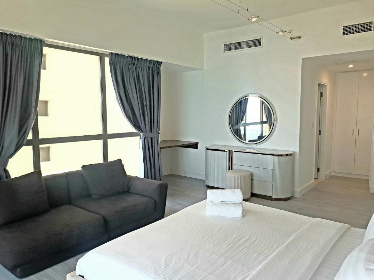 Apartment Modern Panoramic Sea View 3br On Jbr Walk *