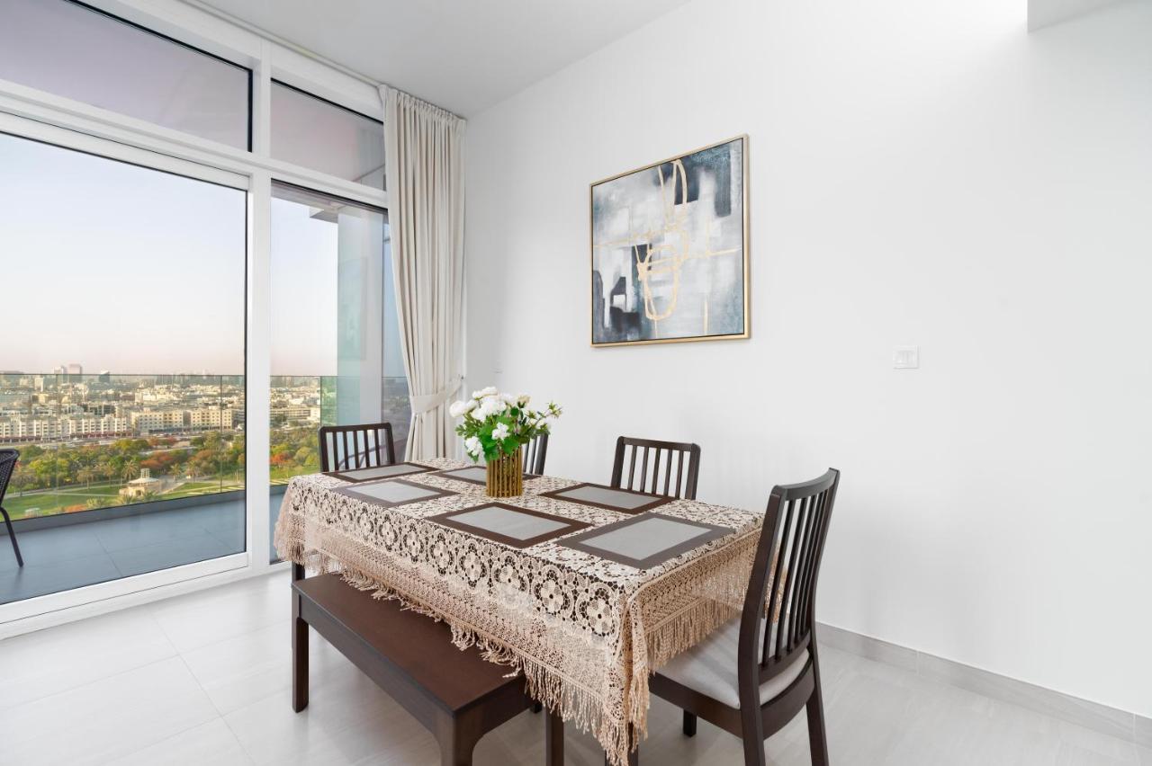 Apartment Ultimate - 3 Beds - Scenic Panoramic Views - Right At Metro Station - 5-10min To Sea, Burj Khalifa, Old Town, Downtown - 15min From Airport Dubai