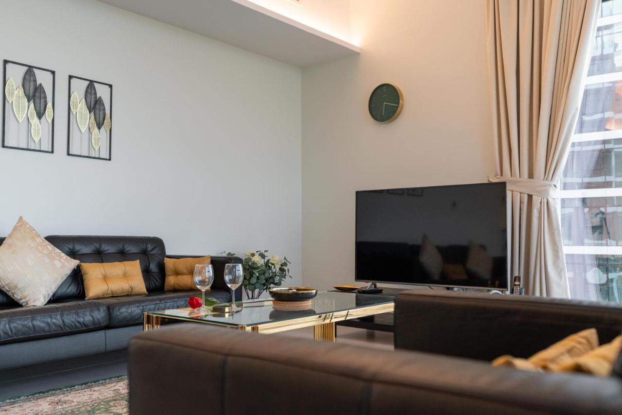 Ultimate - 3 Beds - Scenic Panoramic Views - Right At Metro Station - 5-10min To Sea, Burj Khalifa, Old Town, Downtown - 15min From Airport Dubai
