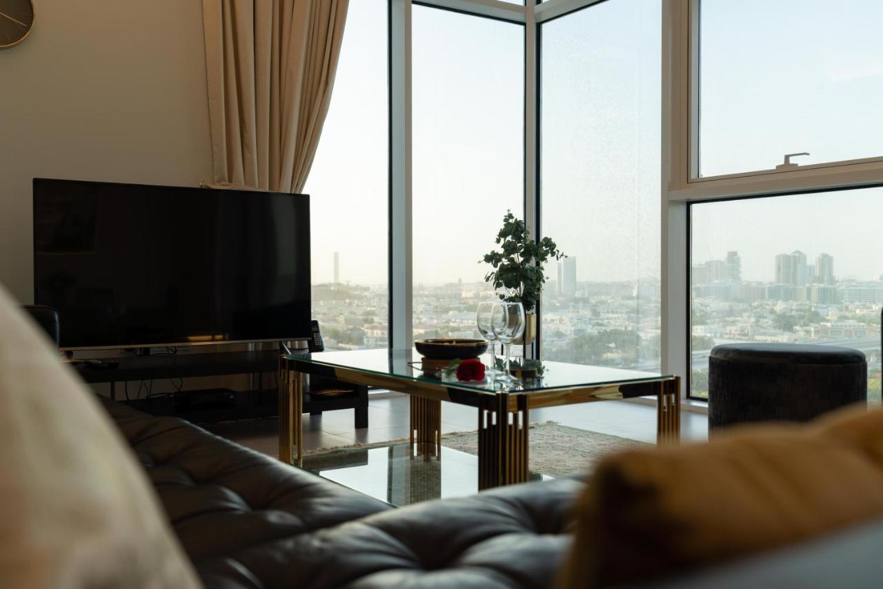 Ultimate - 3 Beds - Scenic Panoramic Views - Right At Metro Station - 5-10min To Sea, Burj Khalifa, Old Town, Downtown - 15min From Airport Dubai