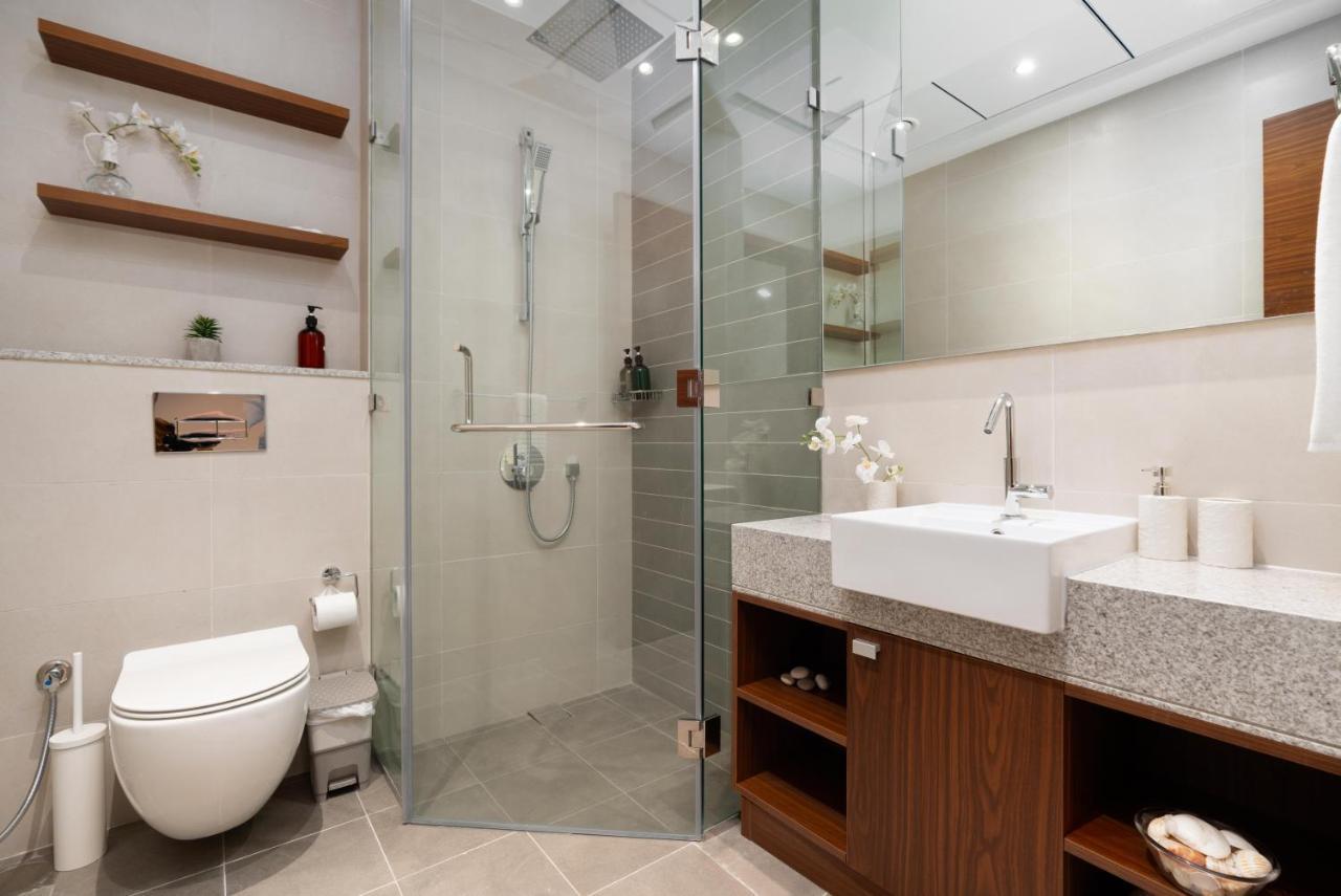 Apartment Ultimate - 3 Beds - Scenic Panoramic Views - Right At Metro Station - 5-10min To Sea, Burj Khalifa, Old Town, Downtown - 15min From Airport Dubai