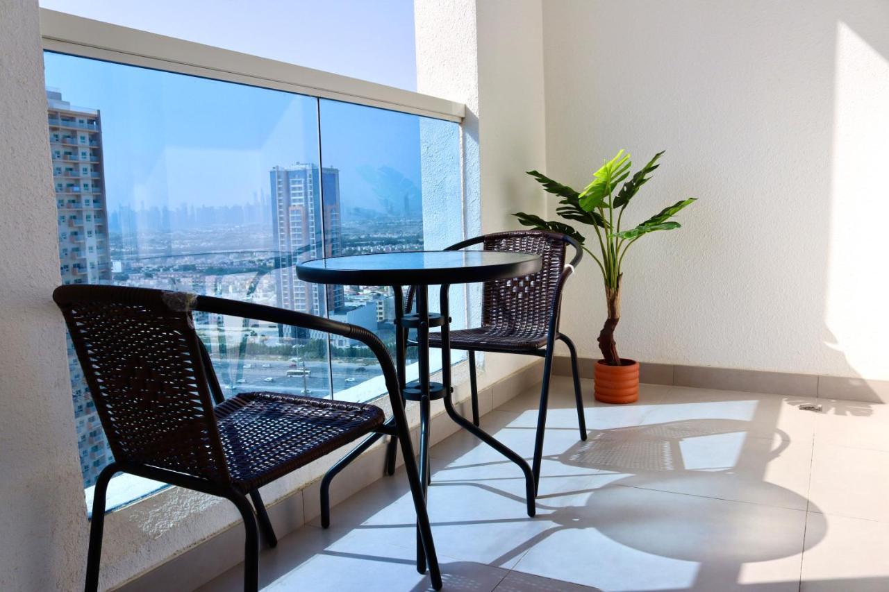 Chic Penthouse With Skyline Views Dubai