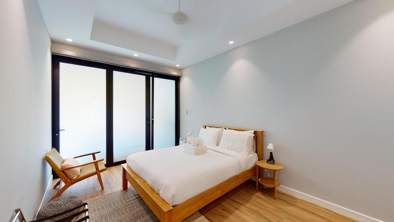 Apartment Key View - Azure Residences
