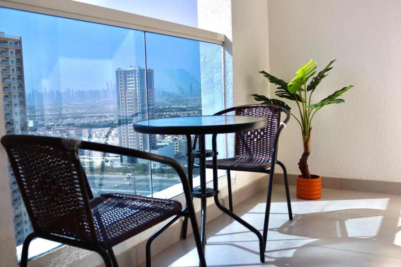 Chic Penthouse With Skyline Views Apartment