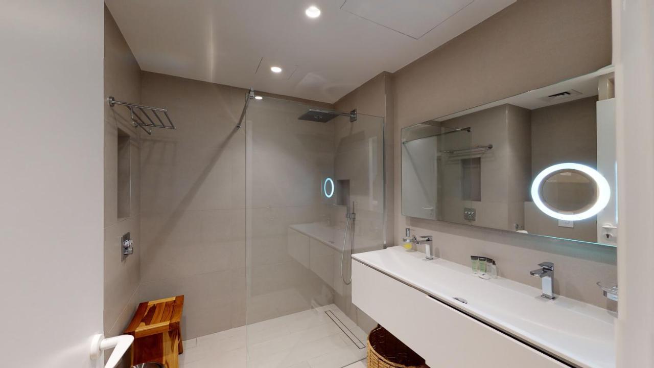 Apartment Key View - Azure Residences