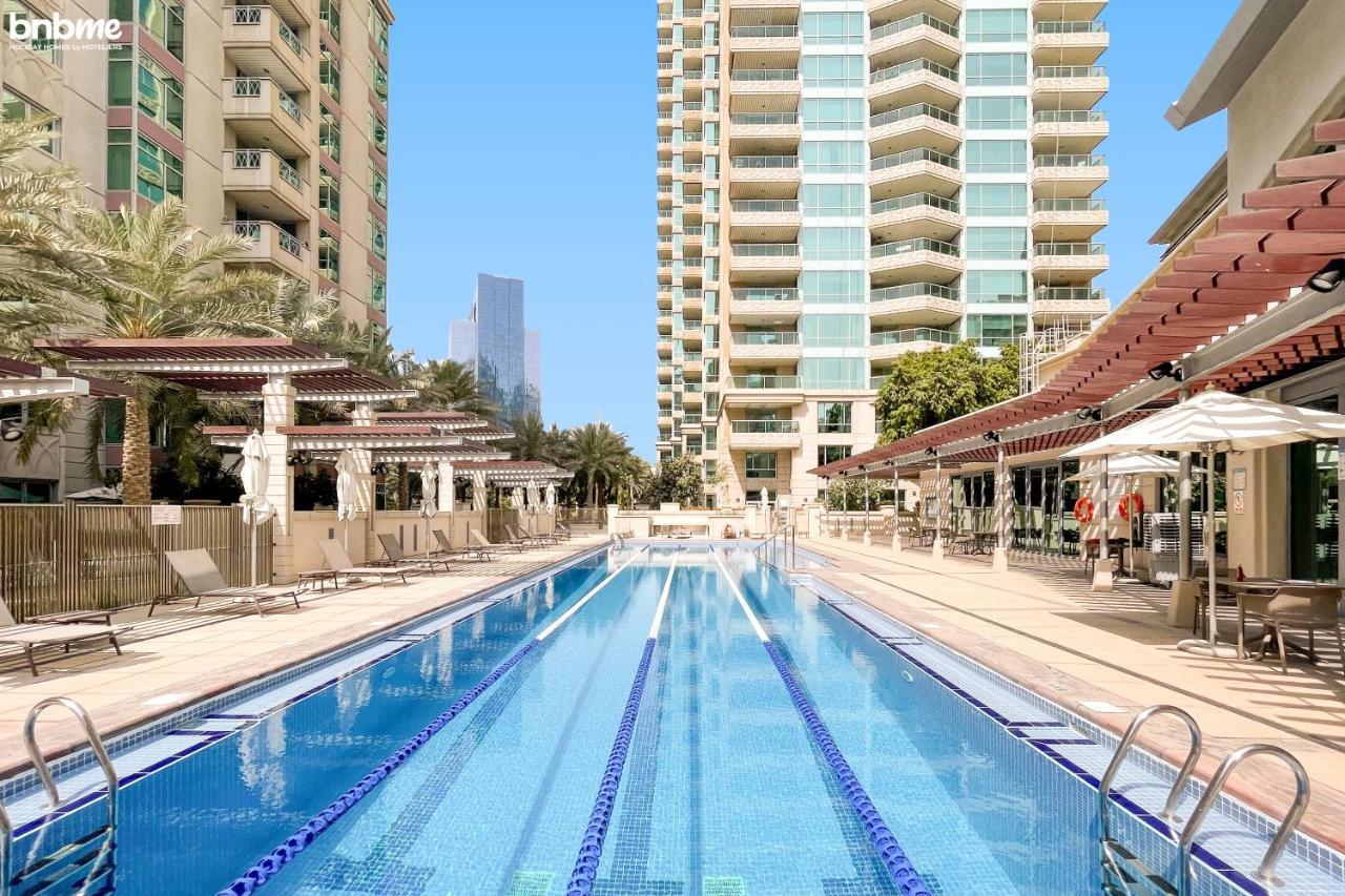 Apartment Dubai Marina 2Br Apt - Pool, Gym & Balcony *