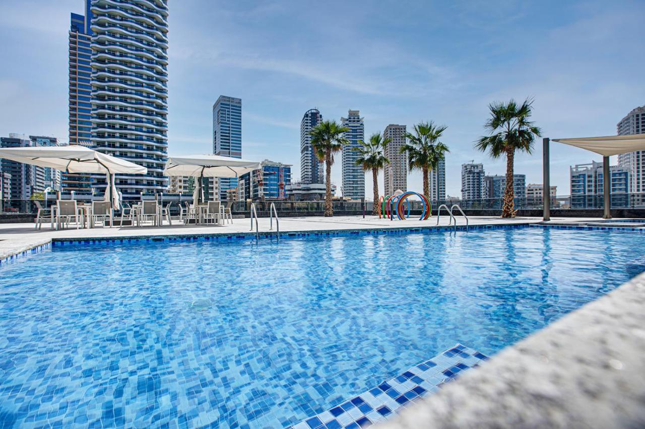 Sparkle Tower, Marina