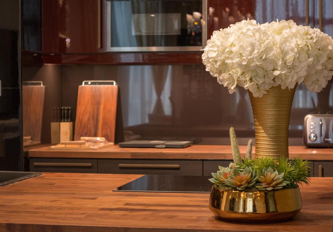 Luxurious 2br - Fully Upgraded - High-end Facilities
