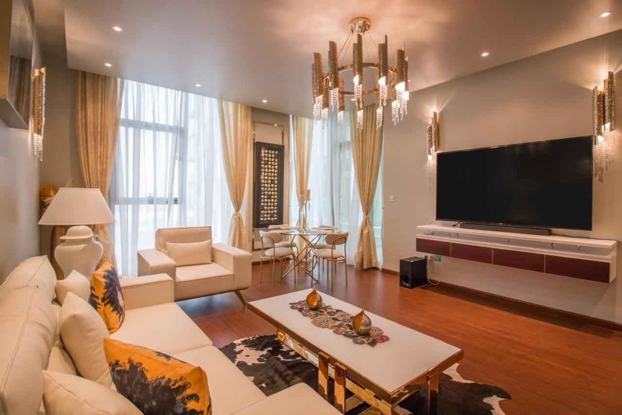 Luxurious 2br - Fully Upgraded - High-end Facilities Apartment