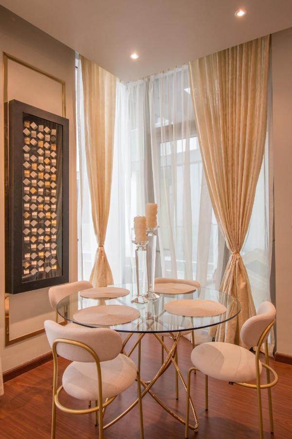Luxurious 2br - Fully Upgraded - High-end Facilities Apartment