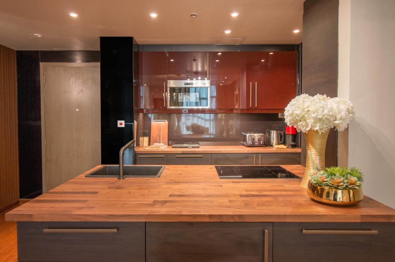 Luxurious 2br - Fully Upgraded - High-end Facilities * Dubai
