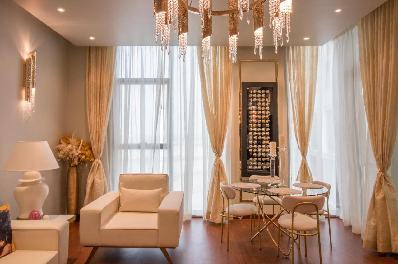 Luxurious 2br - Fully Upgraded - High-end Facilities *