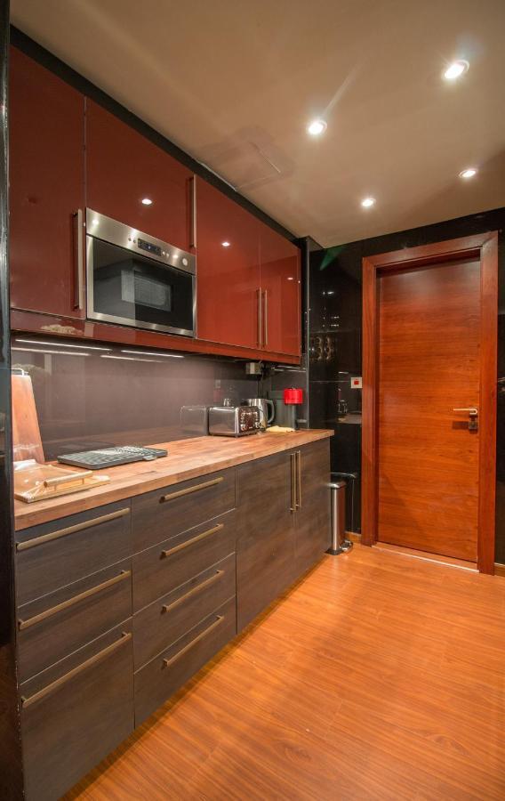 Luxurious 2br - Fully Upgraded - High-end Facilities Apartment *