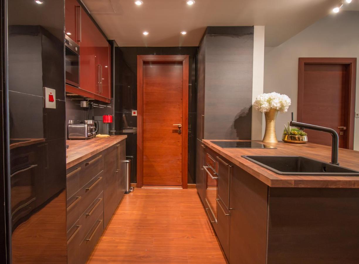 Luxurious 2br - Fully Upgraded - High-end Facilities Apartment *