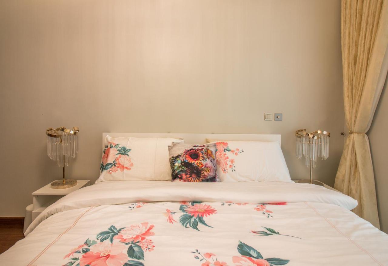 Luxurious 2br - Fully Upgraded - High-end Facilities Apartment *