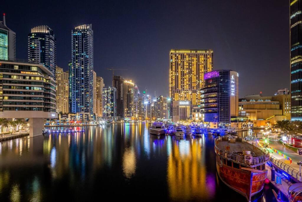 Frank Porter - Marina Quays Apartment Dubai