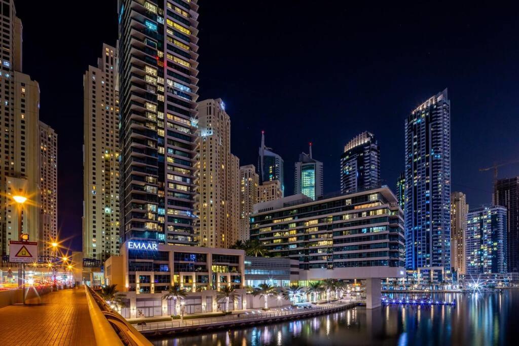 Frank Porter - Marina Quays Apartment