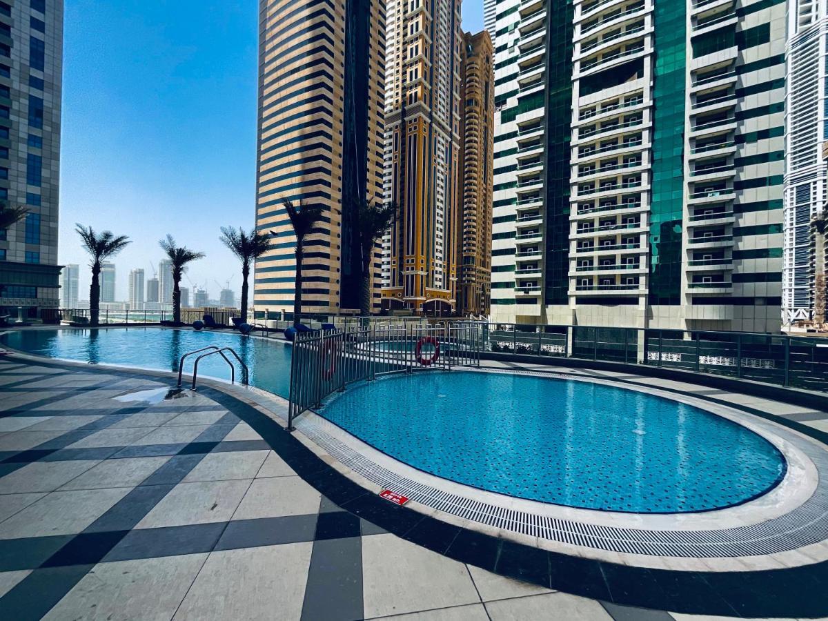Marina Sky Penthouse Apartment *