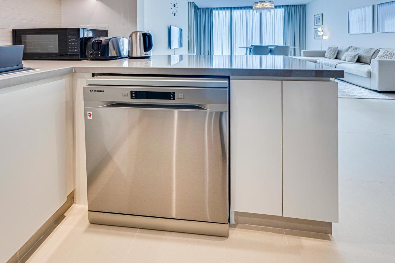 Sea View 2bd In New 52 42 Tower Marina Dubai